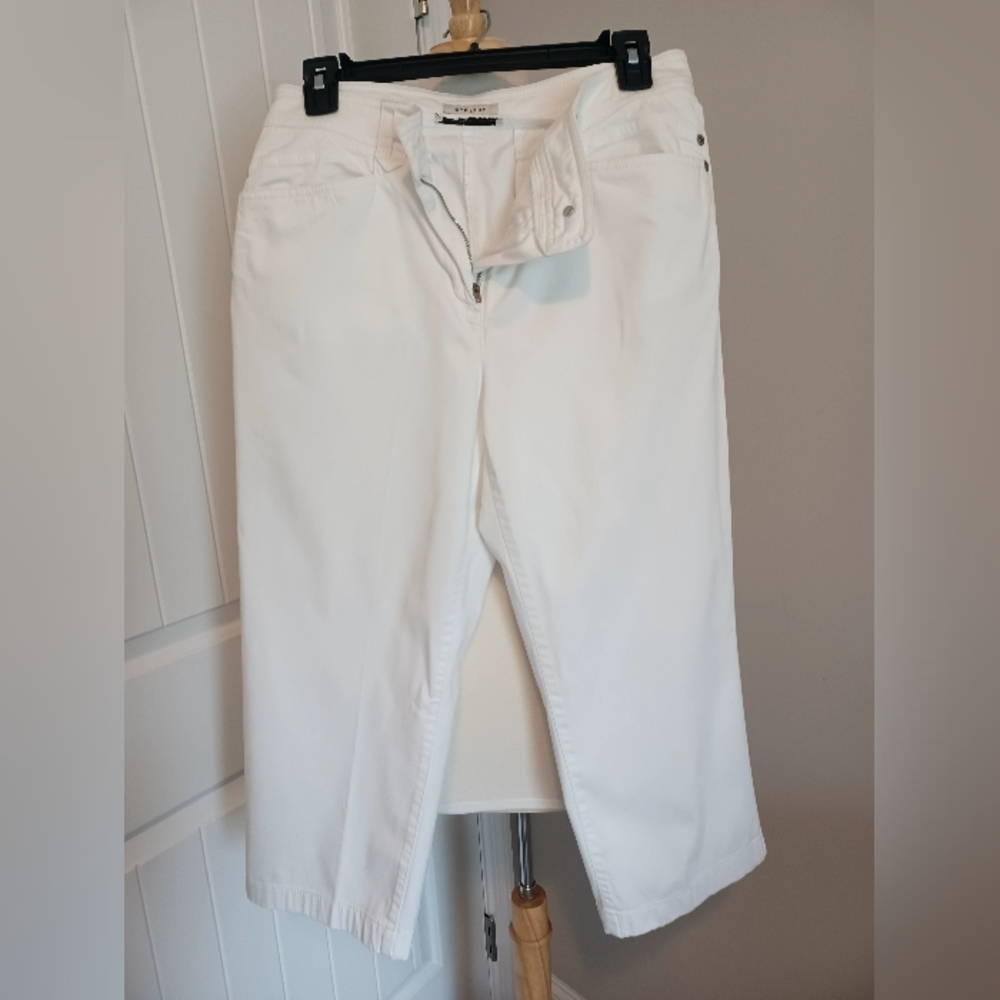 JONES NEW YORK SPORT WHITE CAPRIS WAIST 30IN 22IN INSEAM (WHITE) ###0809